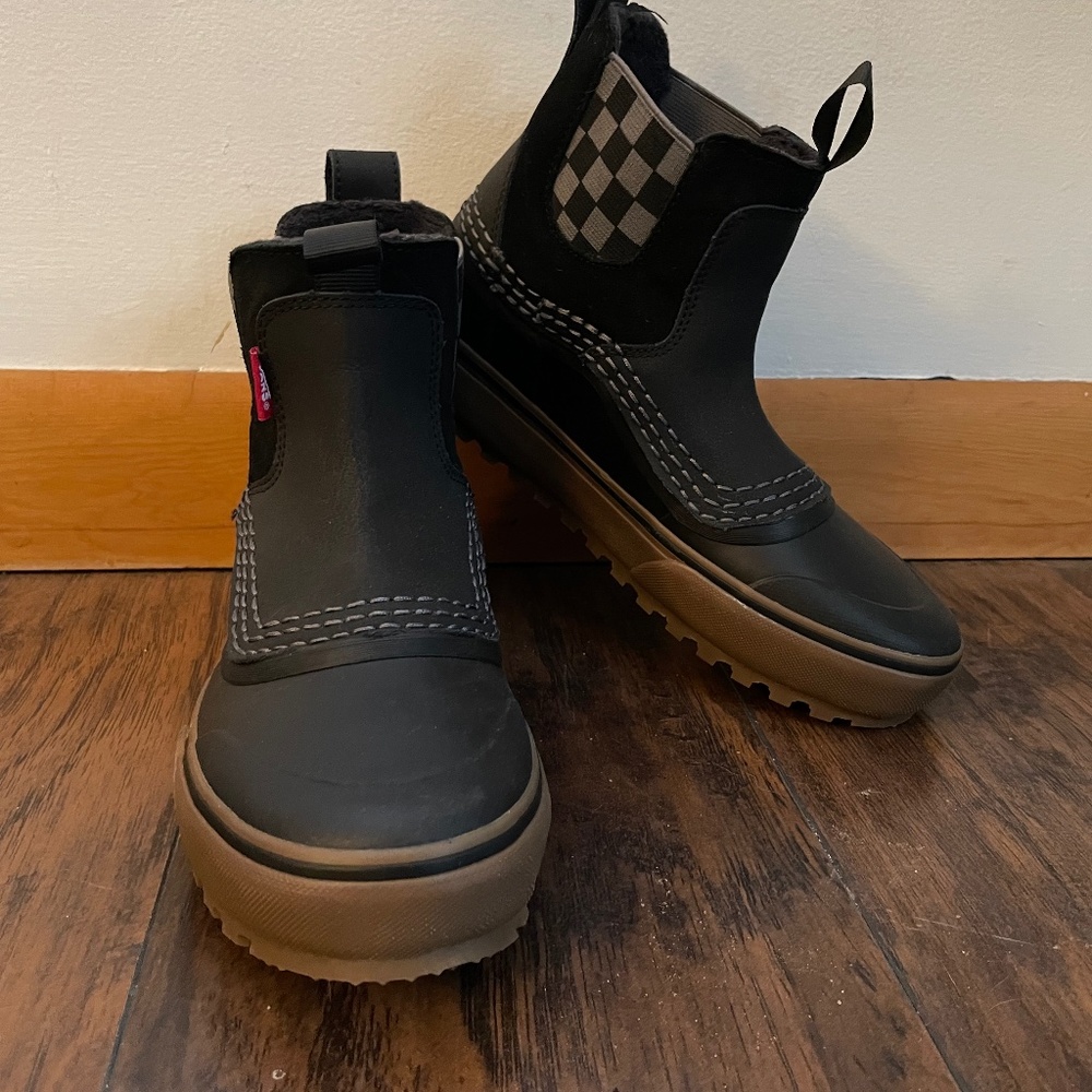 Women’s Vans Standard Mid Chelsea Boot